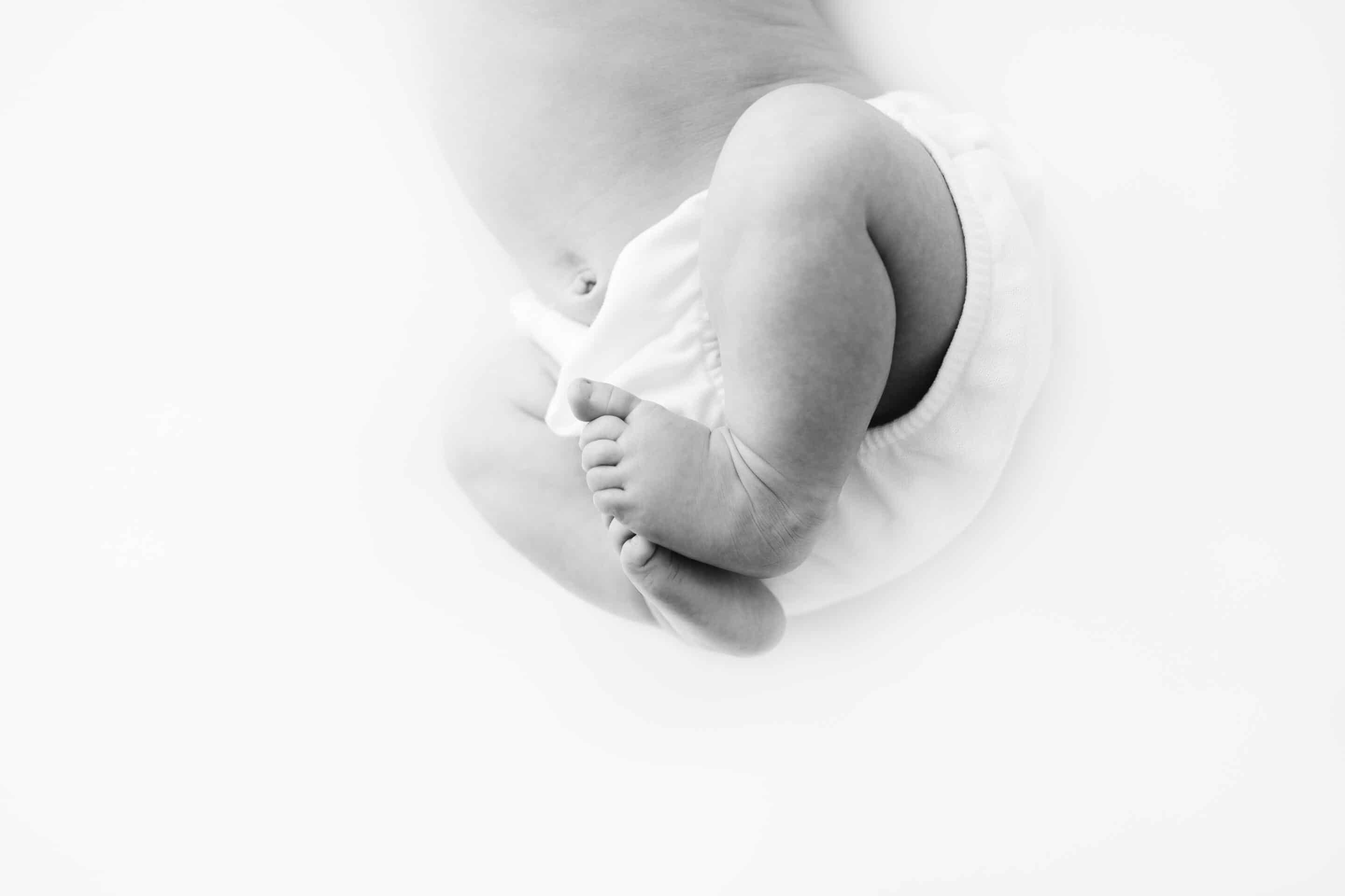 professional newborn photographer Roseville